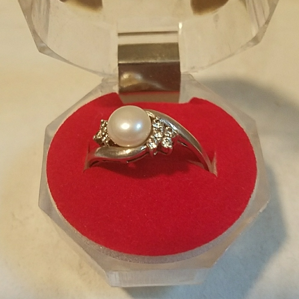 Silver Pearl Ring with Cubic Zirconium